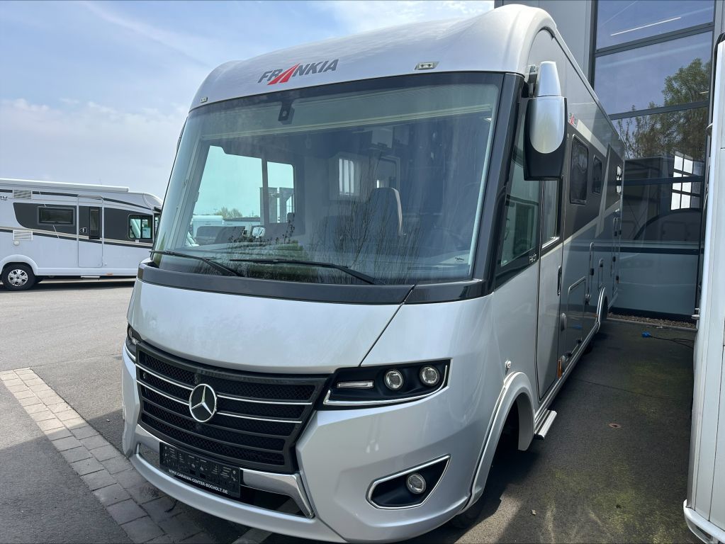 FRANKIA I 7900 GD Platin Hubstützenanlage / Heckantrieb