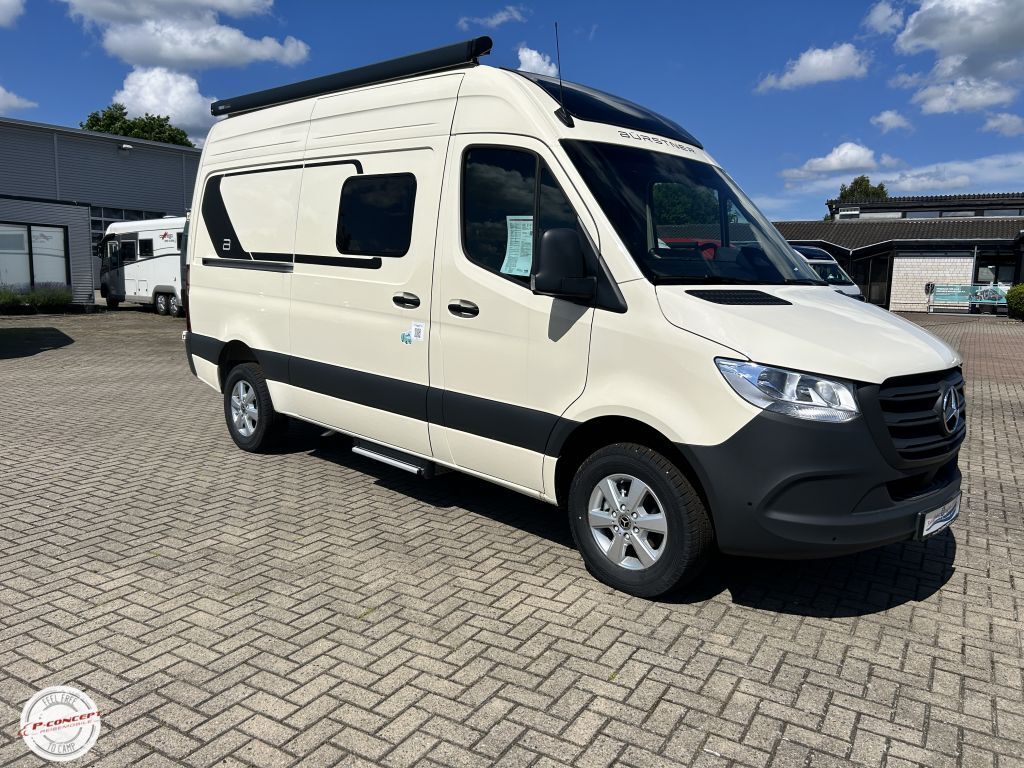 BUERSTNER Habiton HM 6.0 auf dem Hof